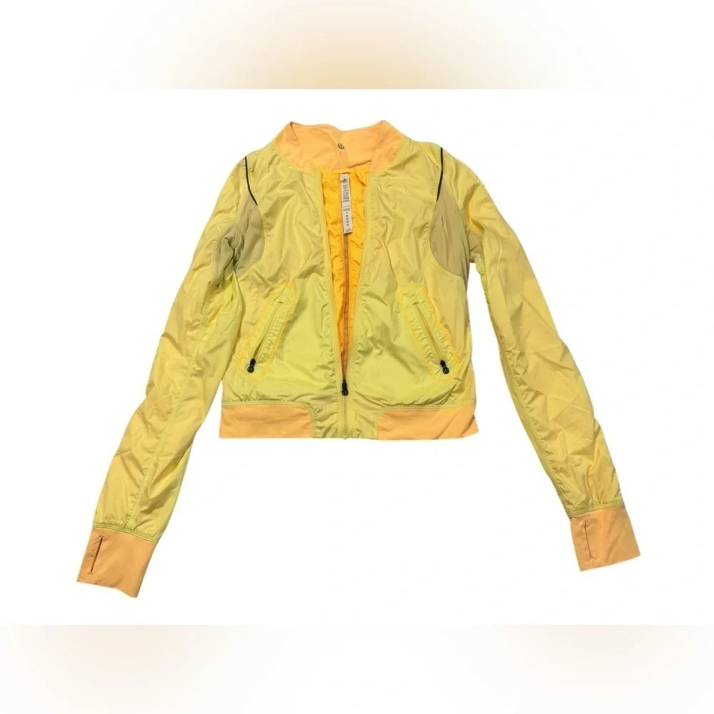 Lululemon Run: Two To Make It True Jacket in Mellow Lemon / Burning Yellow
